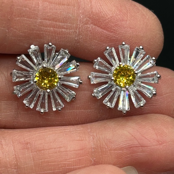 Swarovski Ydillia Stud Earrings, yellow and clear crystal rhodium-plated - Picture 3 of 5